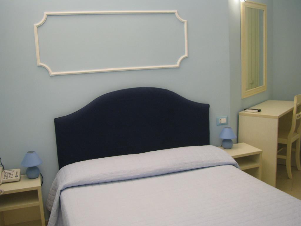 Tiffany Roma Suite Room photo
