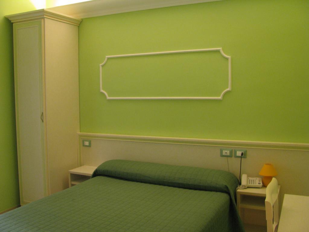Tiffany Roma Suite Room photo