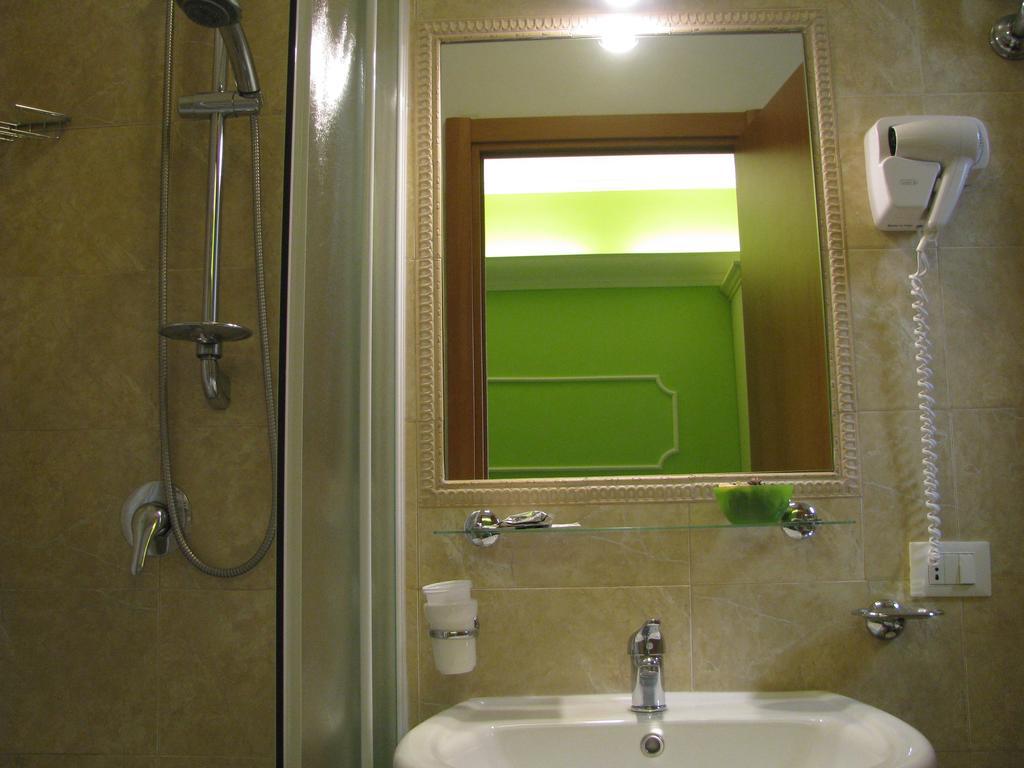 Tiffany Roma Suite Room photo